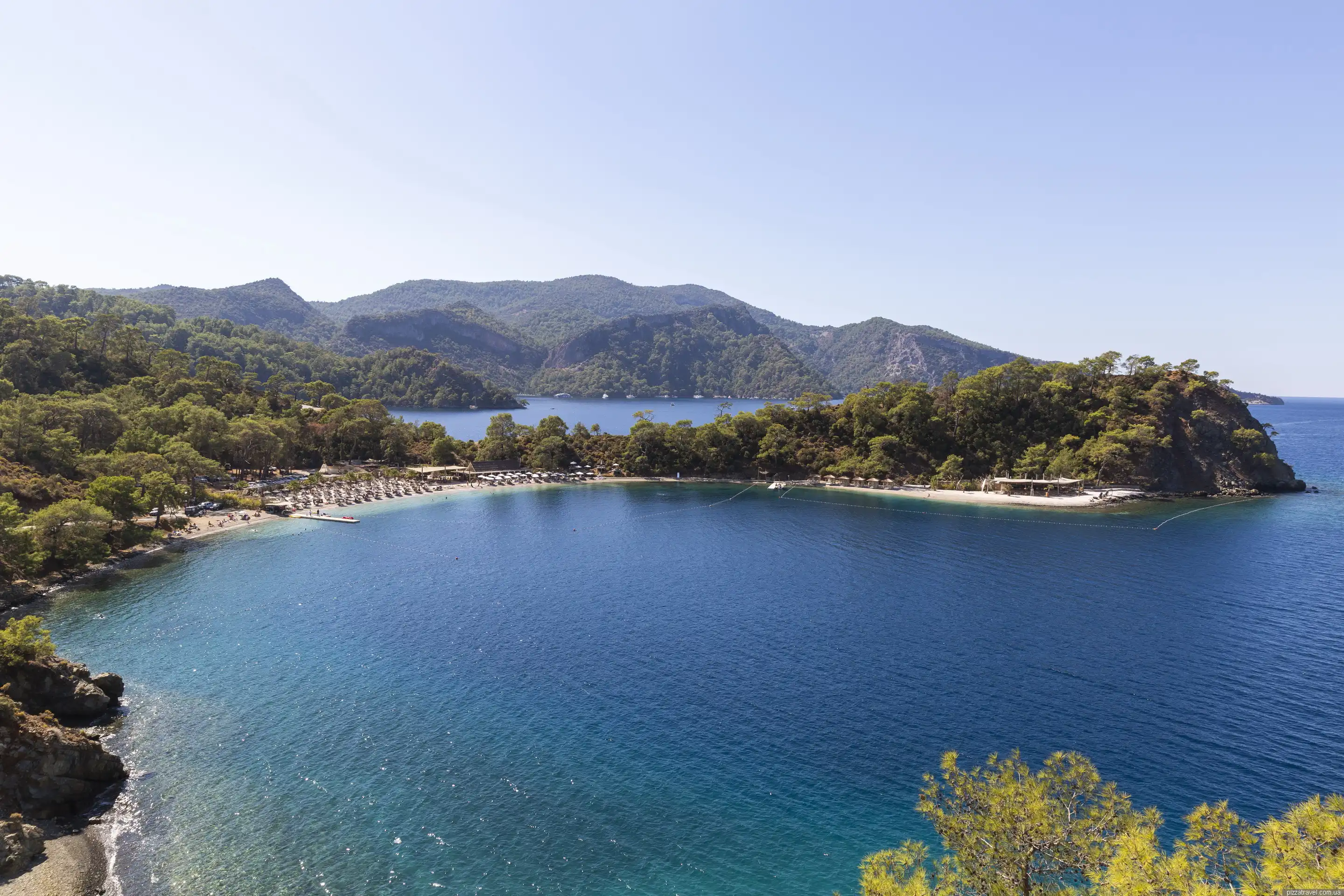 İnce Kum Taneleriyle Kaplı Altın Sarısı Kumsalı ile Boncuklu Koyu..