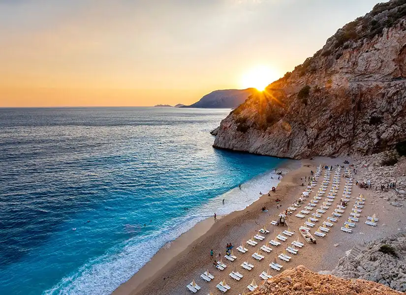 Turkuaz Rengi Denizi ve Beyaz Kumlarıyla Kalkan Plajları