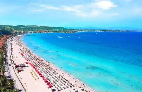 Ege'nin Turkuaz Sularıyla Kucaklaşan Bu Şirin Tatil Beldesi Çeşme -  VillaBiz.com.tr