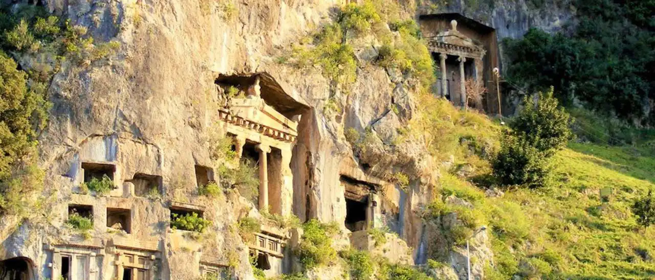 Amyntas Kaya Mezarları: Tarihi Anıtlar
